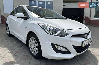 Хэтчбек Hyundai i30 2012 в 