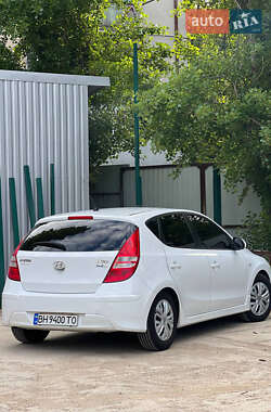 Хетчбек Hyundai i30 2011 в 