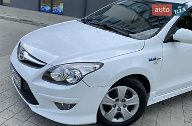 Хэтчбек Hyundai i30 2010 в 