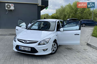 Хэтчбек Hyundai i30 2010 в 