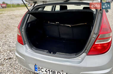 Хэтчбек Hyundai i30 2009 в 
