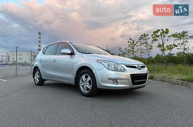 Хэтчбек Hyundai i30 2008 в Киеве