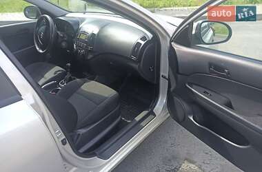 Хэтчбек Hyundai i30 2010 в 