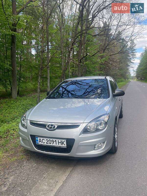 Хэтчбек Hyundai i30 2010 в Киверцах