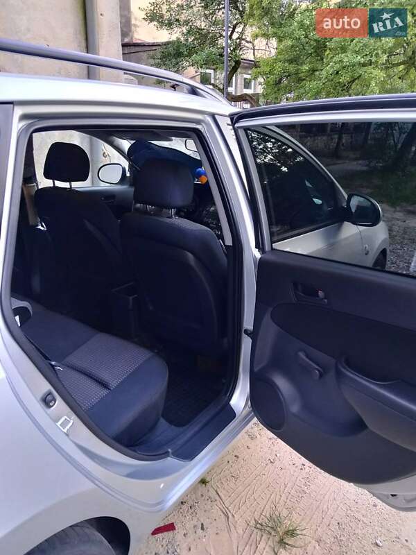 Универсал Hyundai i30 2008 в Новоукраинке