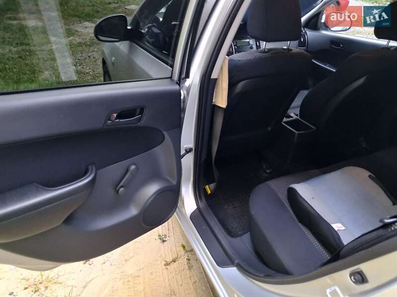 Универсал Hyundai i30 2008 в Новоукраинке