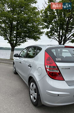 Хэтчбек Hyundai i30 2009 в 