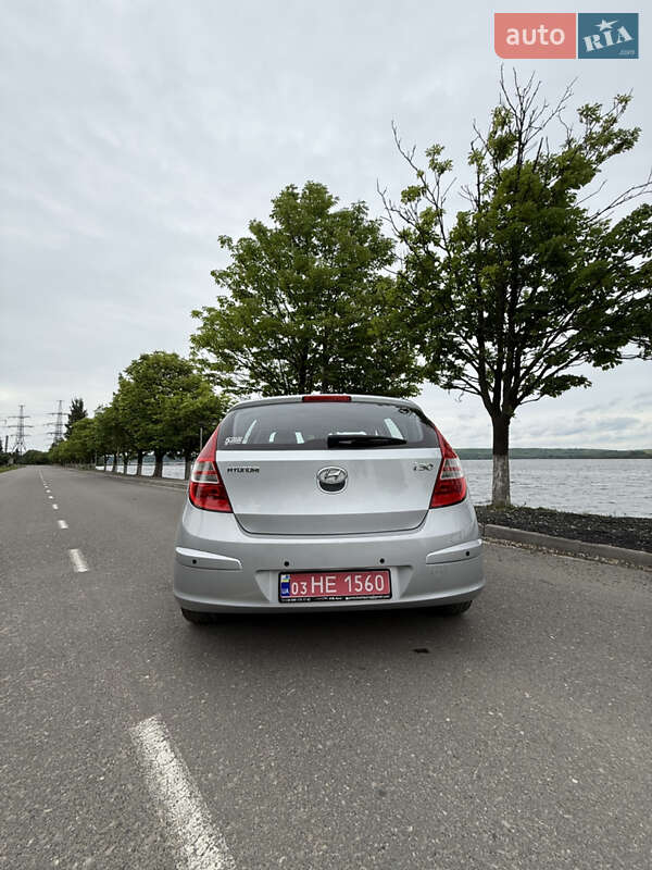 Хэтчбек Hyundai i30 2009 в Бурштыне