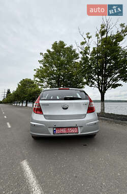 Хэтчбек Hyundai i30 2009 в 