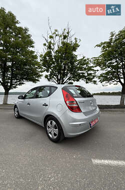 Хэтчбек Hyundai i30 2009 в 