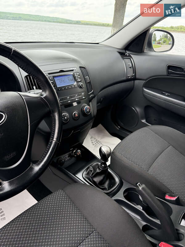 Хэтчбек Hyundai i30 2009 в Бурштыне