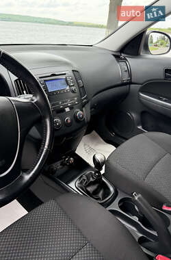 Хэтчбек Hyundai i30 2009 в 