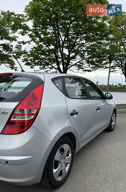 Хэтчбек Hyundai i30 2009 в 