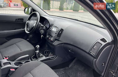 Хетчбек Hyundai i30 2010 в 