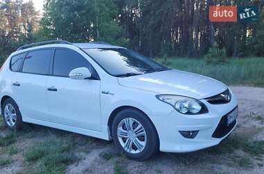 Универсал Hyundai i30 2011 в Ахтырке