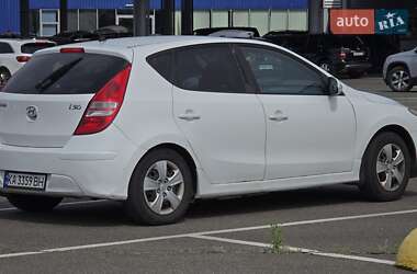 Хэтчбек Hyundai i30 2010 в 