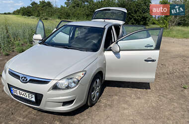 Хэтчбек Hyundai i30 2010 в 