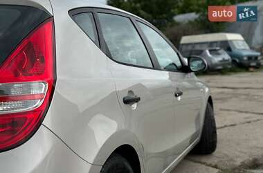 Хэтчбек Hyundai i30 2009 в 