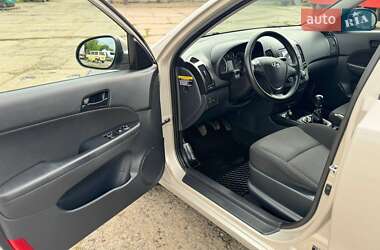 Хэтчбек Hyundai i30 2009 в 
