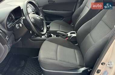 Хэтчбек Hyundai i30 2009 в 