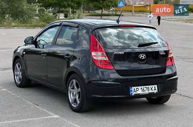 Хэтчбек Hyundai i30 2009 в 