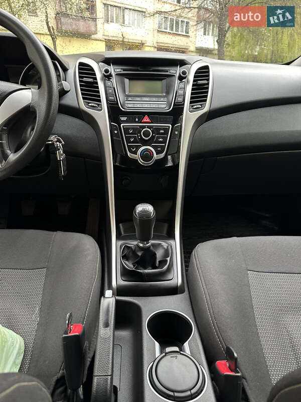 Хэтчбек Hyundai i30 2016 в Черновцах