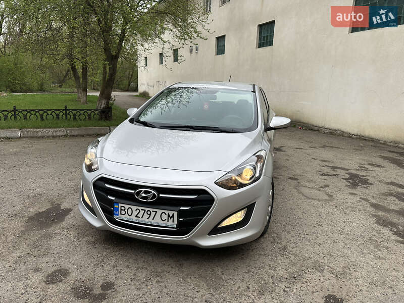 Хэтчбек Hyundai i30 2016 в Черновцах