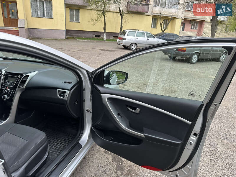Хэтчбек Hyundai i30 2016 в Черновцах