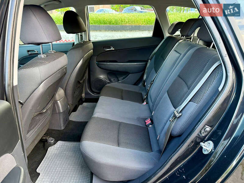 Хэтчбек Hyundai i30 2010 в Кропивницком