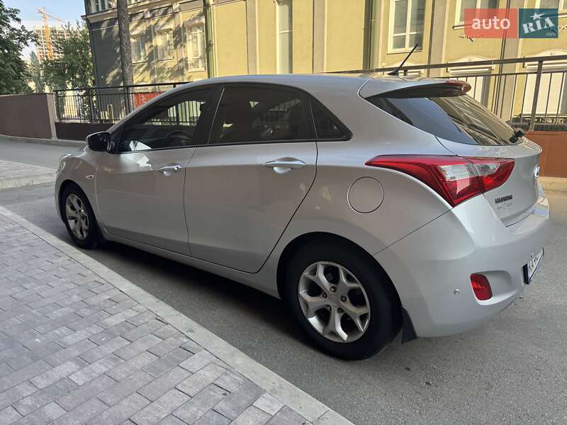Хэтчбек Hyundai i30 2012 в Киеве