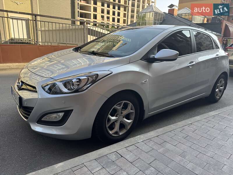 Хэтчбек Hyundai i30 2012 в Киеве