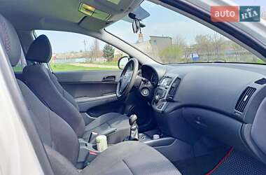 Хетчбек Hyundai i30 2012 в 