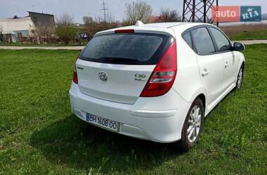 Хетчбек Hyundai i30 2012 в 
