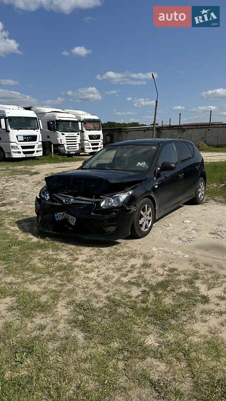 Хэтчбек Hyundai i30 2011 в 