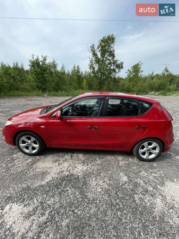 Хэтчбек Hyundai i30 2009 в Макарове