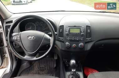 Хэтчбек Hyundai i30 2011 в 