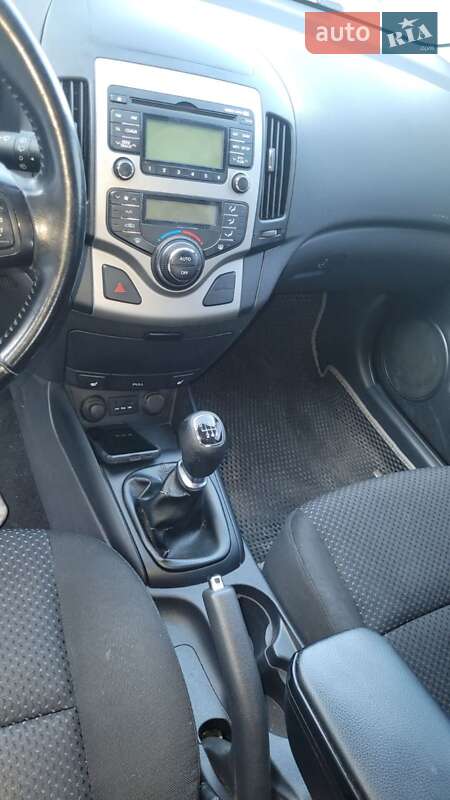 Універсал Hyundai i30 2011 в Охтирці