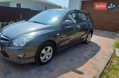 Хэтчбек Hyundai i30 2010 в Обухове