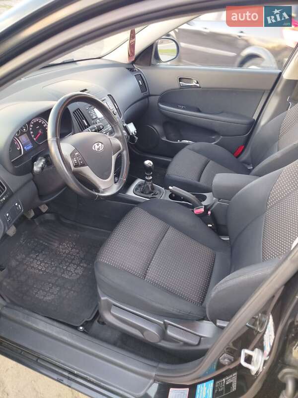Хэтчбек Hyundai i30 2007 в Ахтырке