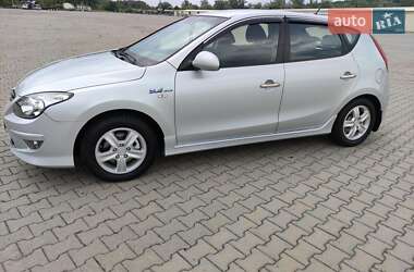 Хетчбек Hyundai i30 2011 в Чернівцях
