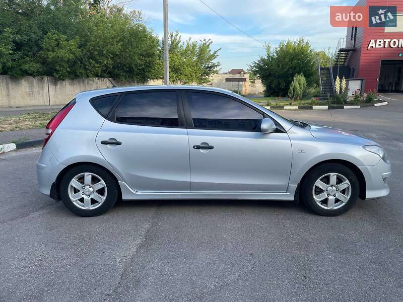 Хэтчбек Hyundai i30 2011 в Харькове