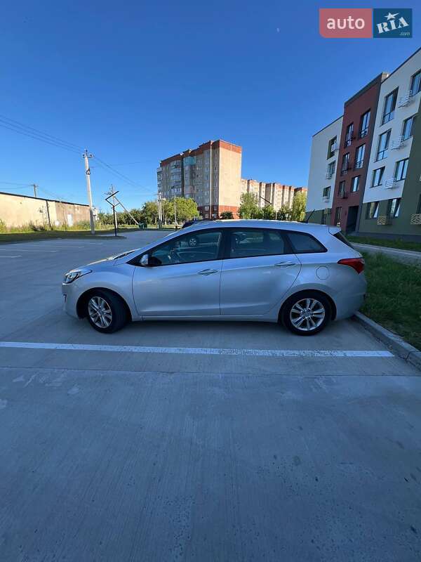 Универсал Hyundai i30 2014 в Ровно