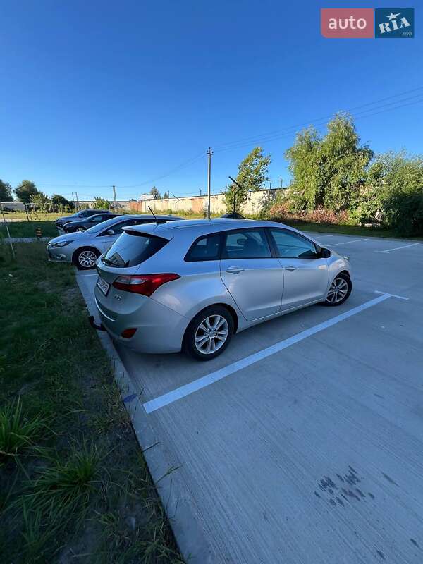 Универсал Hyundai i30 2014 в Ровно