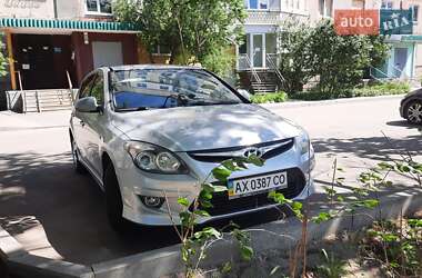 Хэтчбек Hyundai i30 2011 в 
