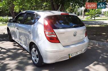 Хэтчбек Hyundai i30 2011 в 