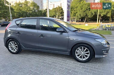Хэтчбек Hyundai i30 2010 в 