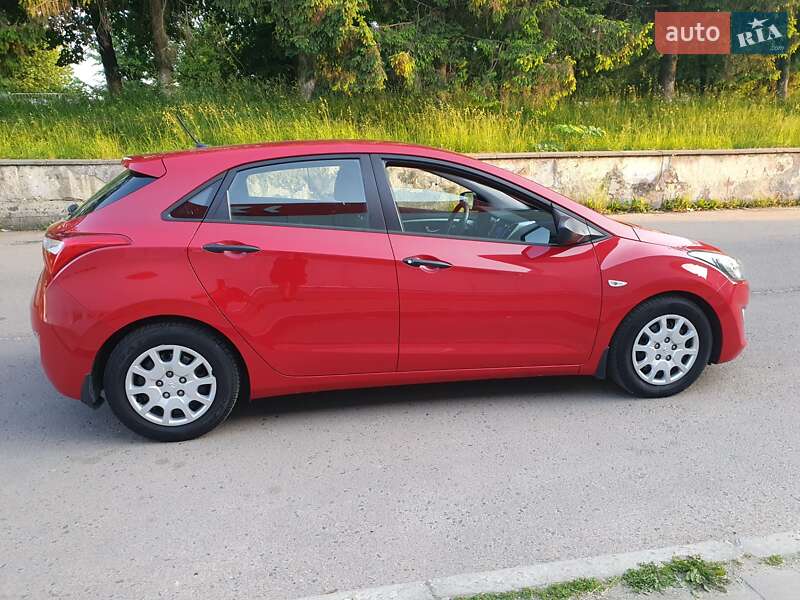 Хэтчбек Hyundai i30 2012 в Ровно
