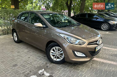 Хэтчбек Hyundai i30 2012 в 