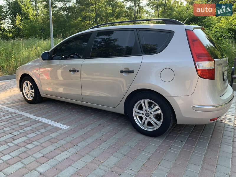 Универсал Hyundai i30 2009 в Ладыжине