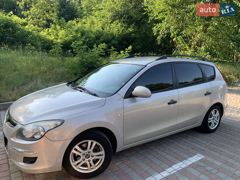 Универсал Hyundai i30 2009 в Ладыжине